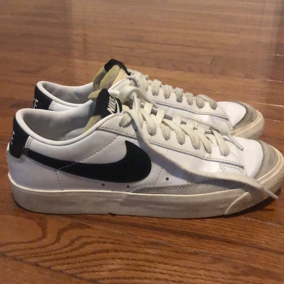 Nike Women’s Blazers Low - Picture 2 of 6